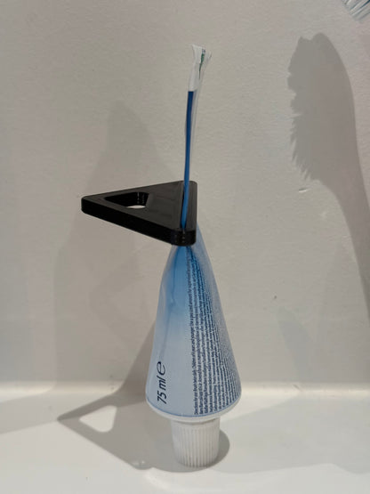 Toothpaste squeezer