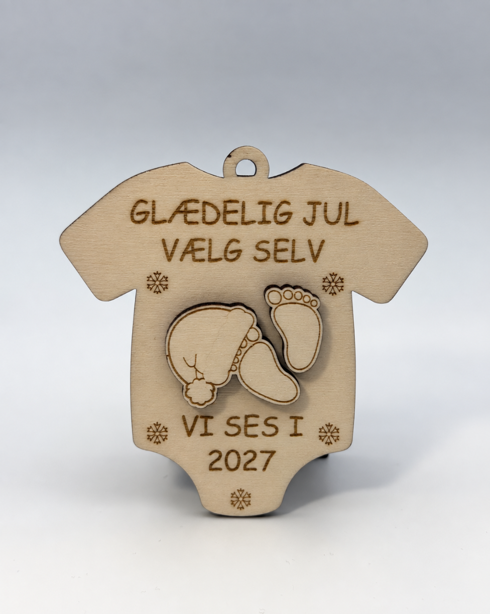 Personligt baby-juleophæng i træ – Vi ses i 2027