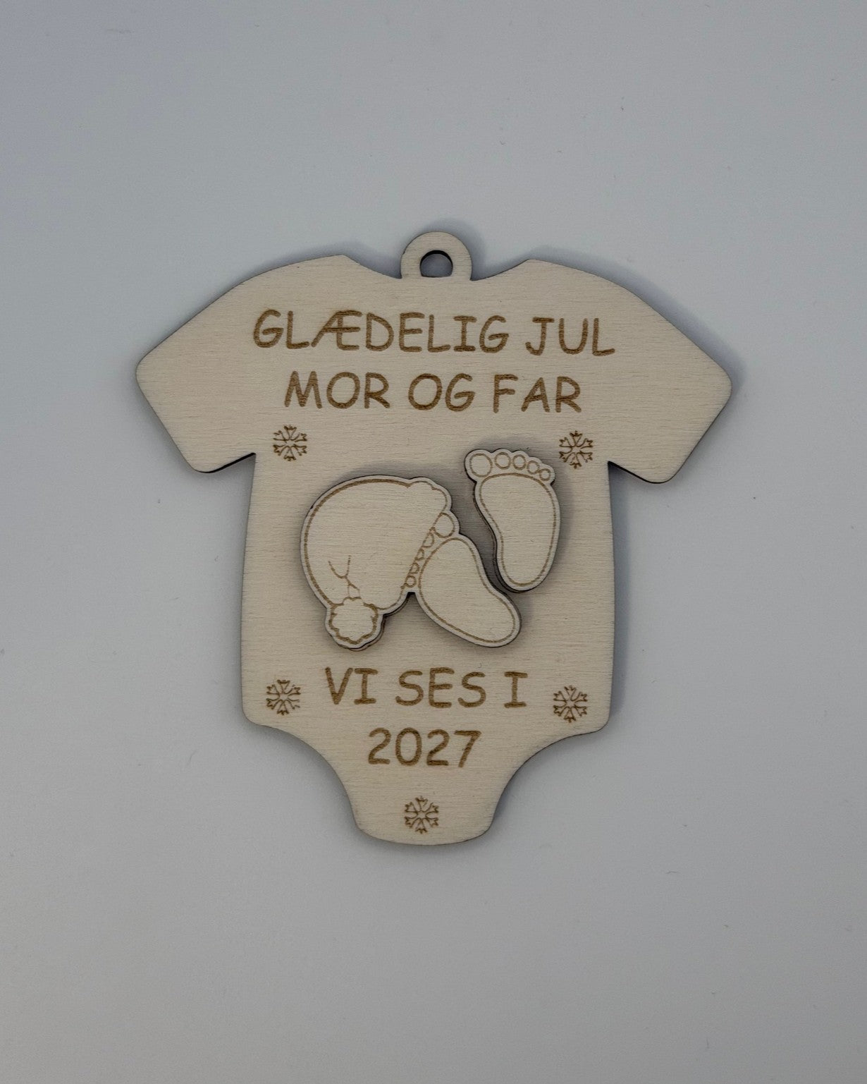 Personligt baby-juleophæng i træ – Vi ses i 2027
