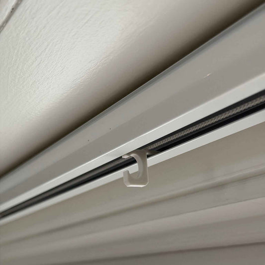 Lamelskinne krog – nem ophængskrog til gardinskinner