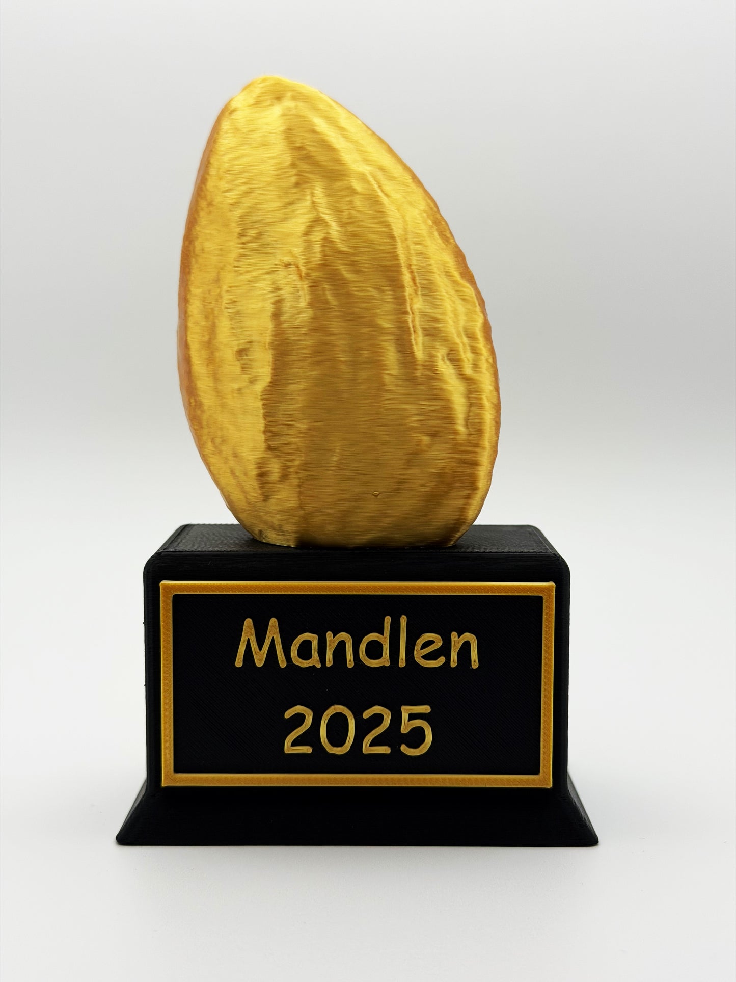 Mandelgave pokal