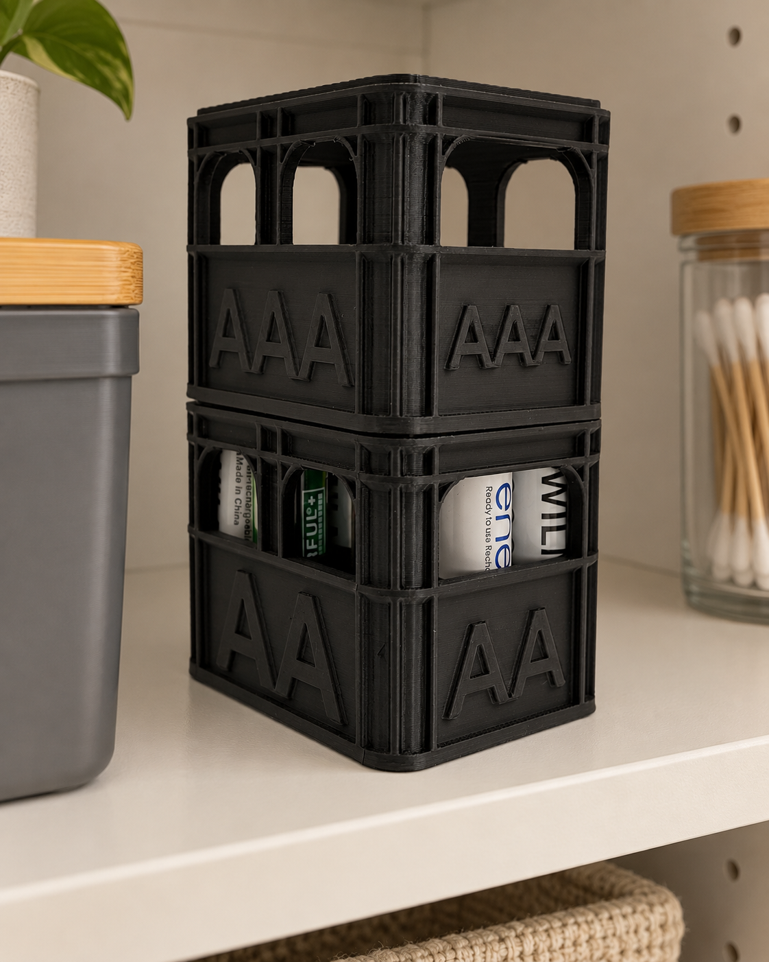 Batteriholder – Ølkasse Design (Stabelbar)