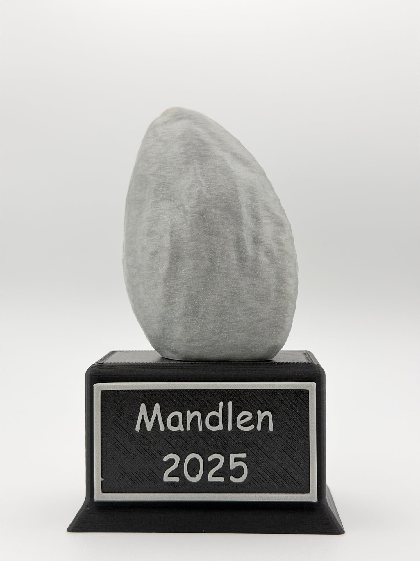 Mandelgave pokal