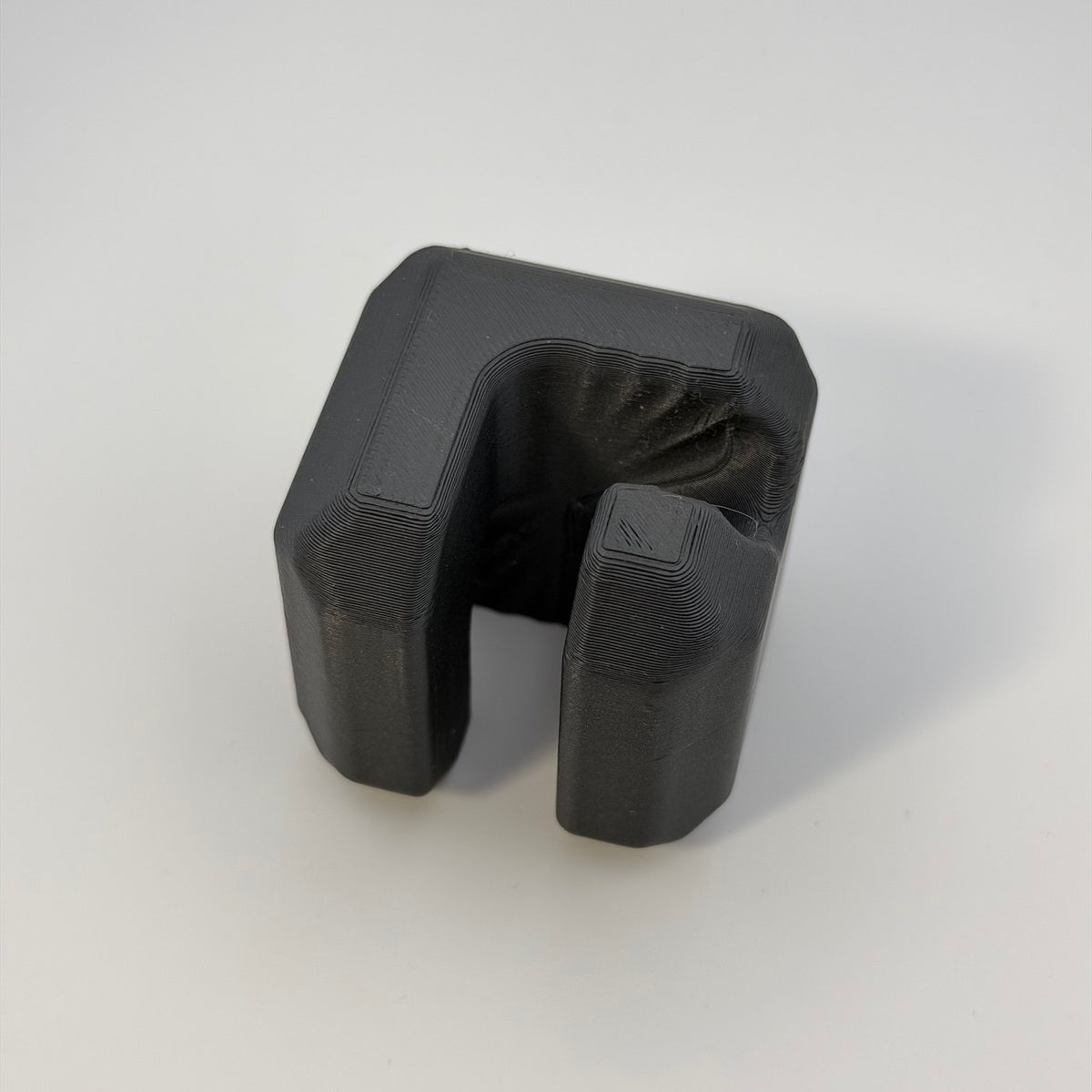 Detalje af åbningen på 3D-printet beskyttelsesclip til Tripp Trapp